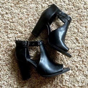 Women’s black heels
